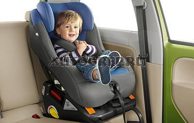Крепление детского кресла в автомобиле изофикс